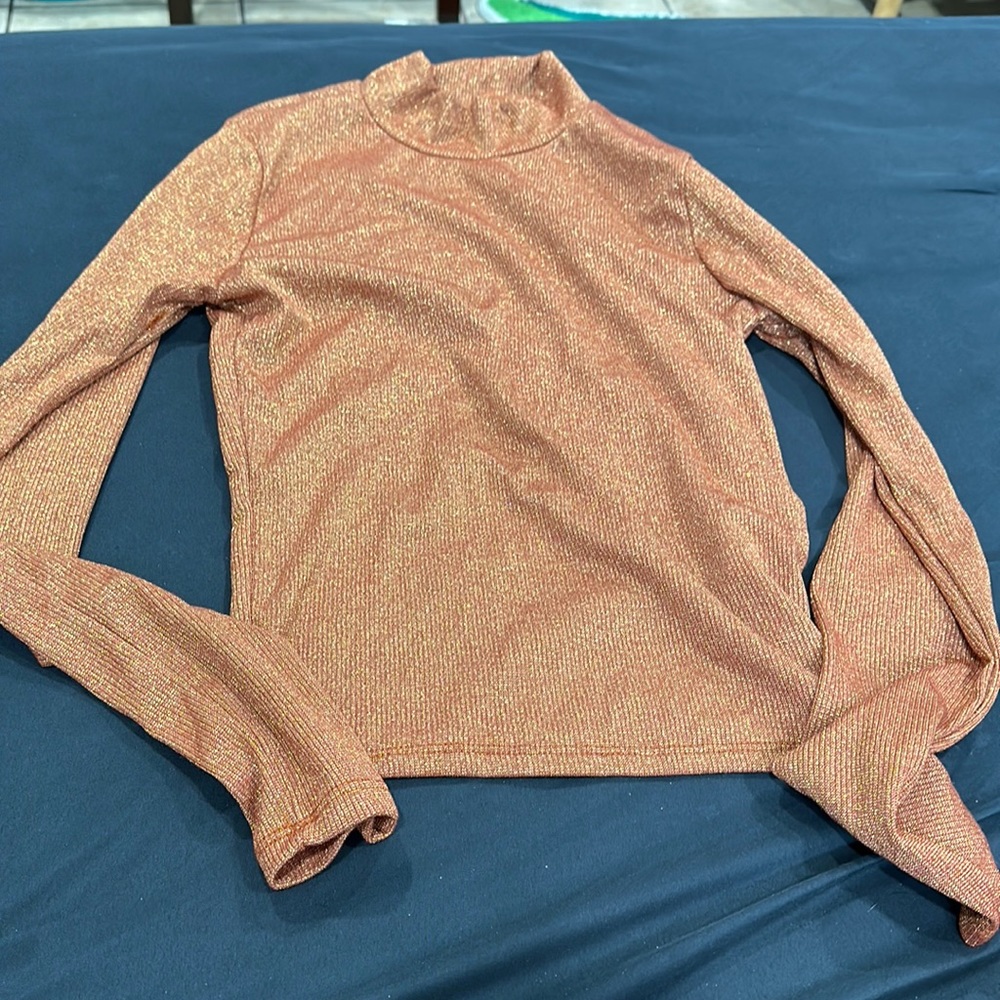slight turtleneck long sleeve